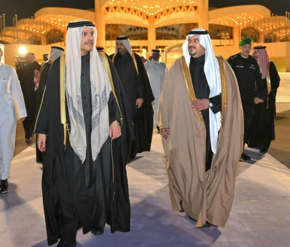 رئيس مجلس الوزراء وزير الخارجية بدولة قطر يغادر الرياض وفي مقدمة مودعيه نائب أمير المنطقة