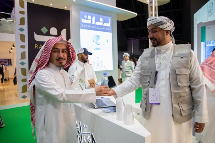 “الزمازمة” تواصل جهودها لتقديم أفضل خدمات السقيا لضيوف الرحمن