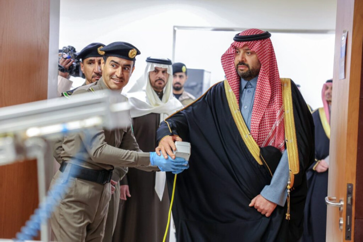 أمير منطقة الحدود الشمالية يتفقّد مبنى إدارة الأدلة الجنائية الجديد