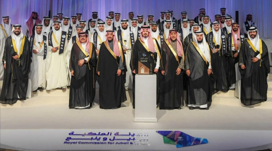 أمير منطقة المدينة المنورة يرعى حفل تخرّج 650 طالبًا من كليات ومعاهد الهيئة الملكية بينبع