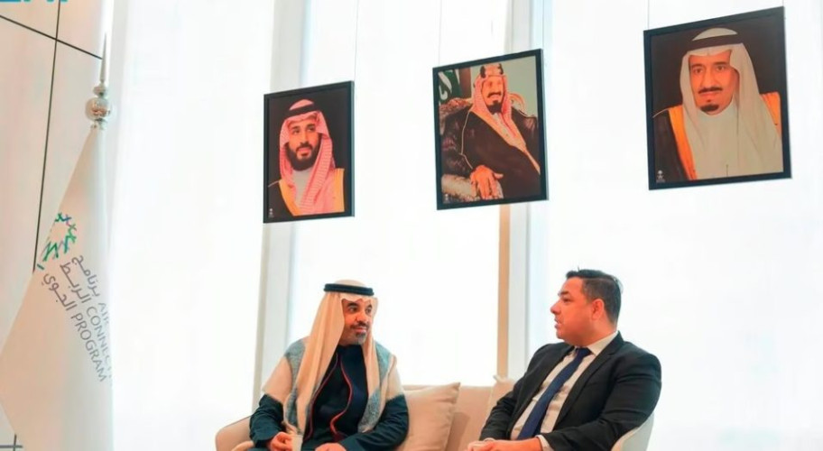 من جدة إلى الرياض.. أمين المدينة يزور “برنامج الرابط الجوي”