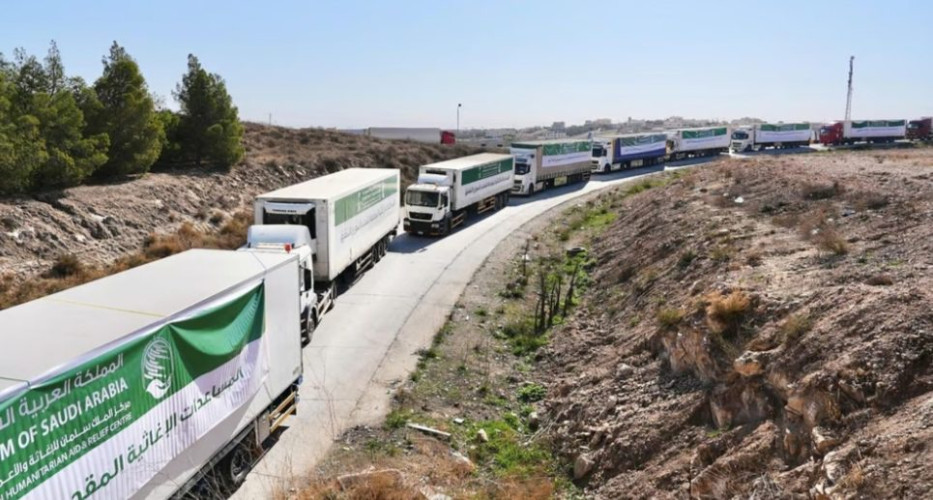 شاهد من منفذ “جابر”.. صور لعبور أولى طلائع الجسر البري السعودي لمساعدة الشعب السوري
