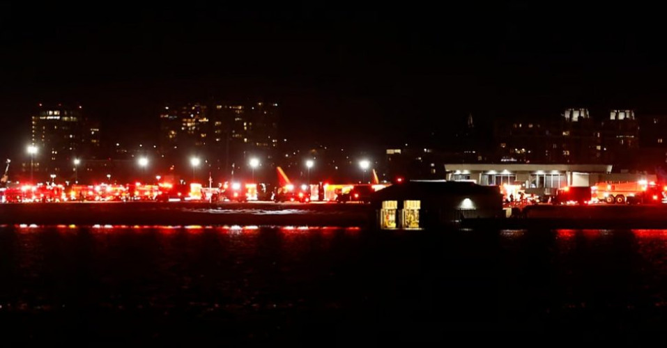 اصطدام طائرة ركاب أميركية بمروحية «بلاك هوك» فوق واشنطن