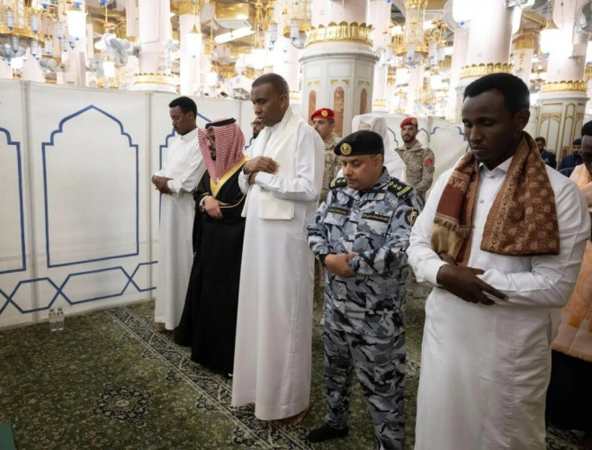 رئيس الوزراء الصومالي يزور المسجد النبوي