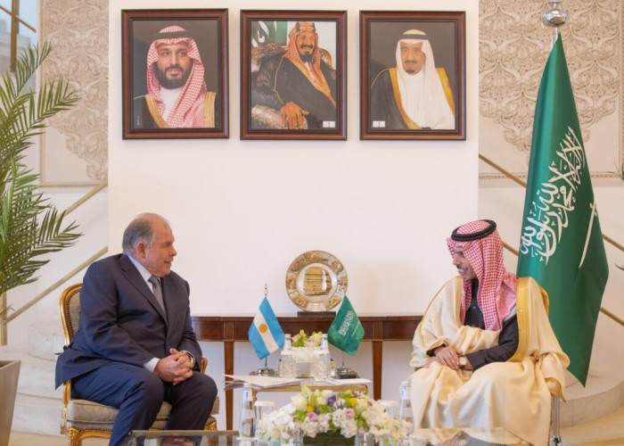 سمو وزير الخارجية يستقبل وزير الخارجية الأرجنتيني