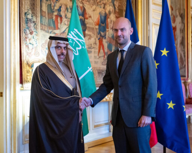 سمو وزير الخارجية يلتقي وزير الخارجية الفرنسي