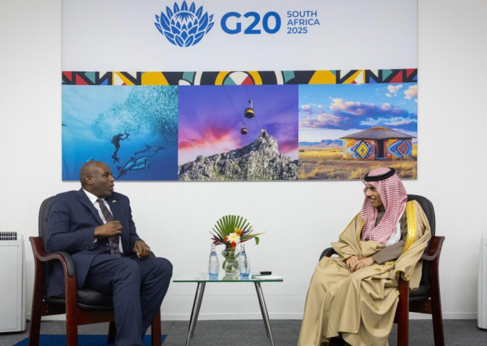 سمو وزير الخارجية يلتقي وزير خارجية المملكة المتحدة