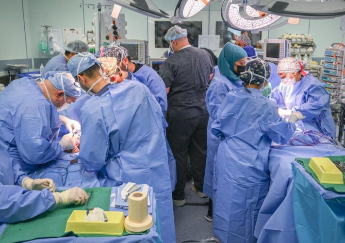 نجاح فصل التوأم الملتصق البوركيني “حوى وخديجة” بعد عملية جراحية دقيقة استغرقت 6 ساعات