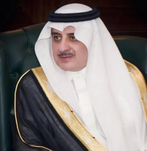 أمير منطقة تبوك يرفع التهنئة للقيادة بمناسبة حلول شهر رمضان المبارك