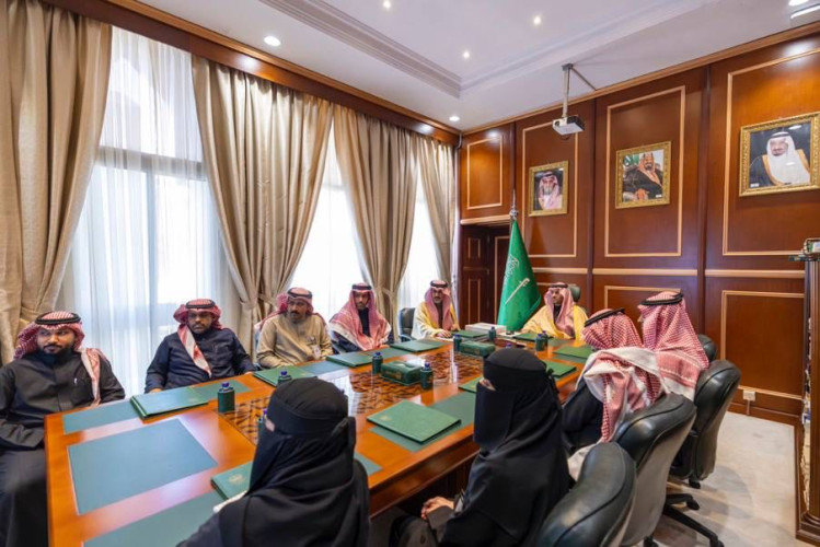 الأمير فيصل بن فهد بن مقرن يستقبل مدير فرع وزارة الصحة بمنطقة حائل