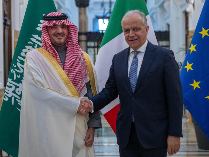 الأمير عبدالعزيز بن سعود ووزير الداخلية الإيطالي يعقدان جلسة مباحثات رسمية
