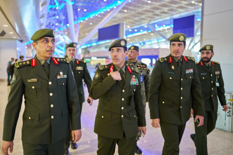 مدير عام الجوازات يتفقد جوازات مطار الملك عبدالعزيز الدولي