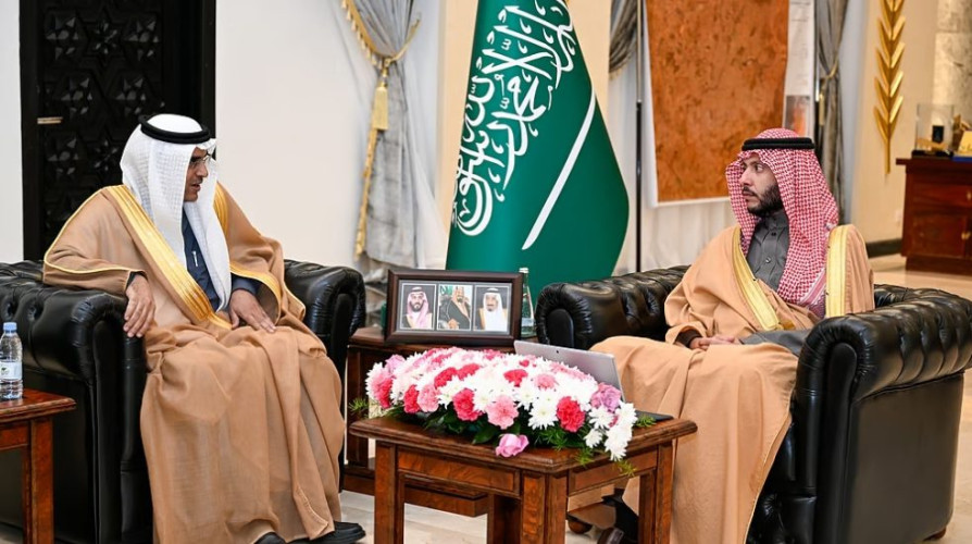 محافظ الطائف يطَّلع على برامج وأنشطة “يوم التأسيس” بمدارس “التعليم”