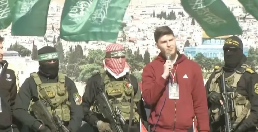 غزة.. انتهاء عملية تسليم الأسرى الإسرائيليين الثلاثة