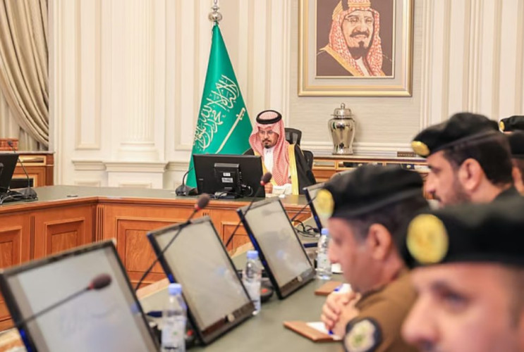أمير المدينة المنورة يؤكد تضافر جهود القطاعات الأمنية لتحقيق الراحة والأمن للمصلين