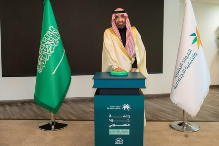 وزير الموارد البشرية والتنمية الاجتماعية يدشّن مشاركة منسوبي الوزارة ضمن حملة “جود المناطق 2”