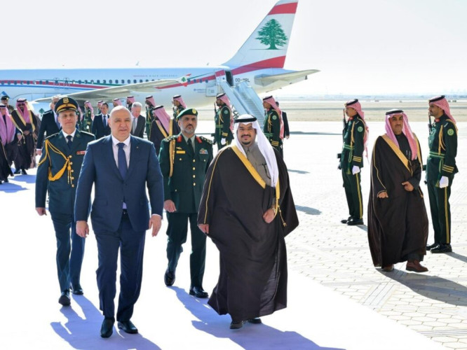 رئيس الجمهورية اللبنانية يصل الرياض وفي مقدمة مستقبليه نائب أمير المنطقة