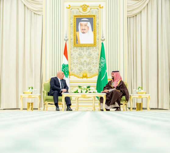 المملكة ولبنان تؤكدان في بيان مشترك أهمية تعزيز العمل العربي وتنسيق المواقف تجاه القضايا المهمة على الساحتين الإقليمية والدولية، وأهمية التطبيق الكامل لاتفاق الطائف، وتطبيق القرارات الدولية ذات الصلة