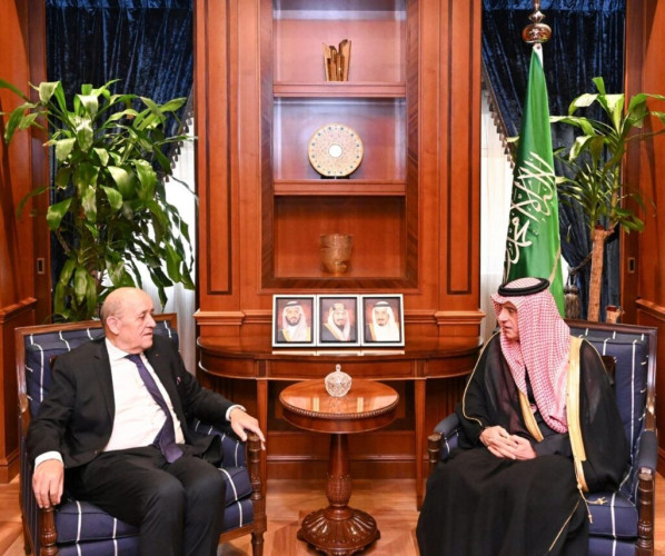 وزير الدولة للشؤون الخارجية ومبعوث الرئيس الفرنسي الخاص إلى لبنان يناقشان الأوضاع الإقليمية الراهنة والموضوعات ذات الاهتمام المشترك