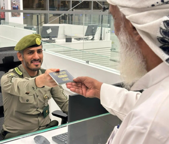 جوازات منفذ الوديعة تستقبل ضيوف الرحمن القادمين للعمرة خلال شهر رمضان المبارك