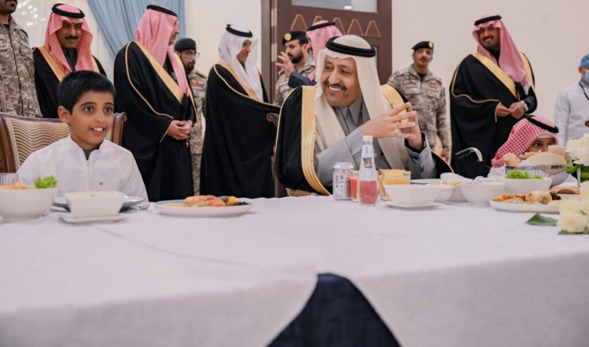 أمير منطقة الباحة يستضيف أطفال جمعية الأطفال ذوي الإعاقة على مائدة السحور