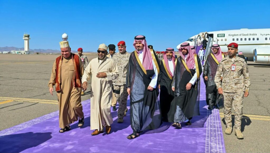 رئيس جمهورية القُمُر المتحدة يصل إلى المدينة المنورة