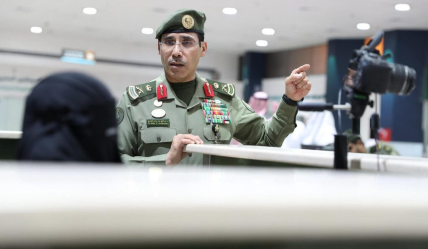 مدير عام الجوازات يقف على سير العمل بصالة جوازات ميناء جدة الإسلامي في العشر الأواخر من رمضان