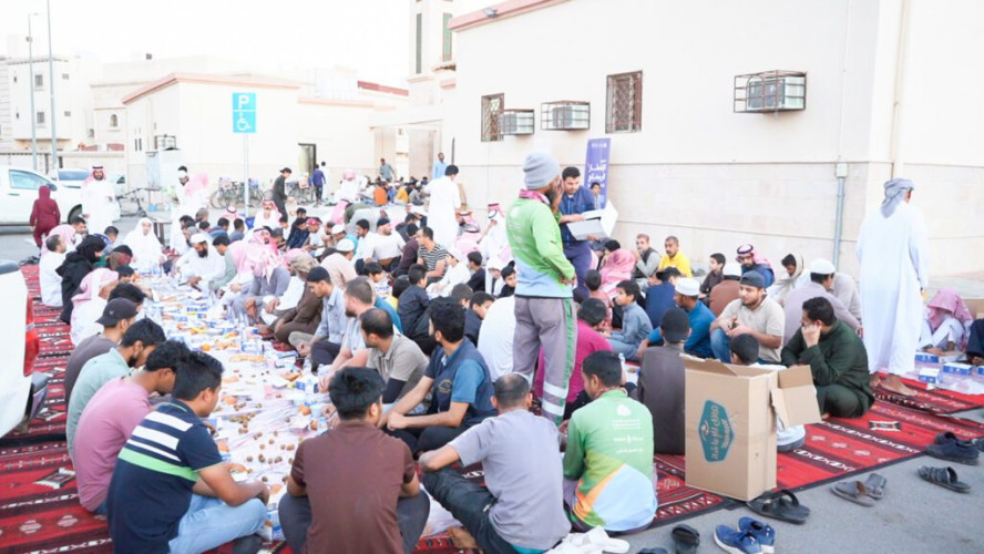 برئاسة رئيس إدارة مجلس حي الملك فهد الأول الاستاذ سعد بن عماش السحيمي أُقيم الإفطار السنوي لأهالي الحي