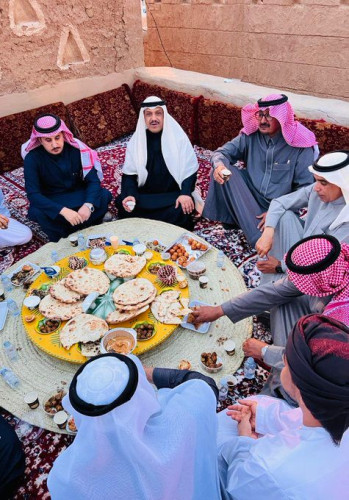 “محافظ الرس” .. يشارك في برنامج فطور الأولين في قلعة جدعية التراثية