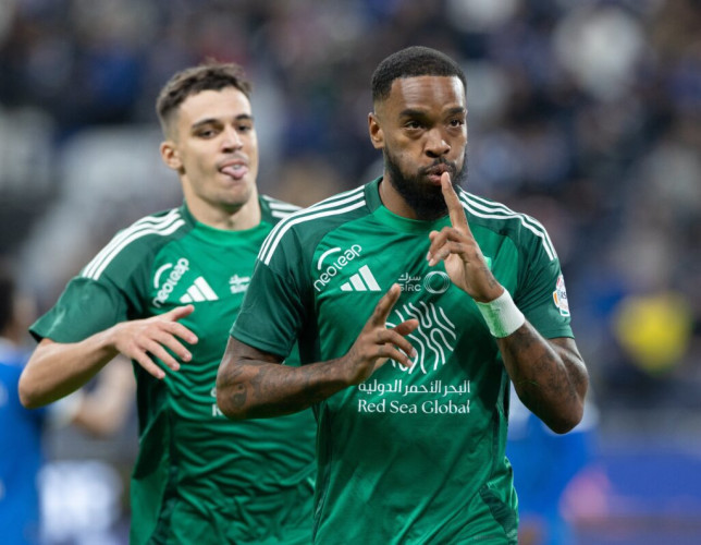 في مباراة مثيرة.. الأهلي يحرج الهلال ويفوز بثلاثة أهداف مقابل هدفين