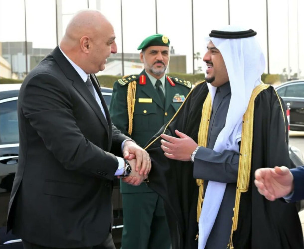 رئيس الجمهورية اللبنانية يغادر الرياض وفي مقدمة مودعيه سمو نائب أمير المنطقة