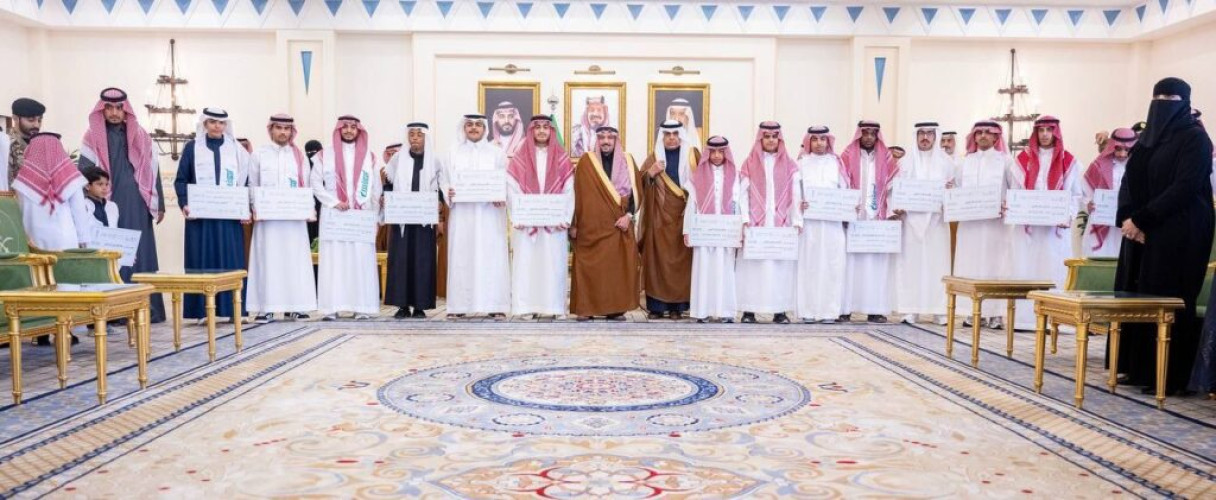 أمير منطقة القصيم يكرّم 57 طالبًا وطالبة بجائزة “منافس”