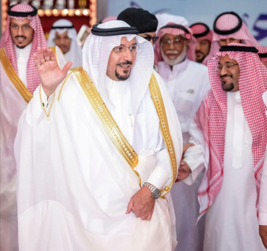 أمير القصيم يُشارك أهالي حي المنتزه احتفال عيد الفطر