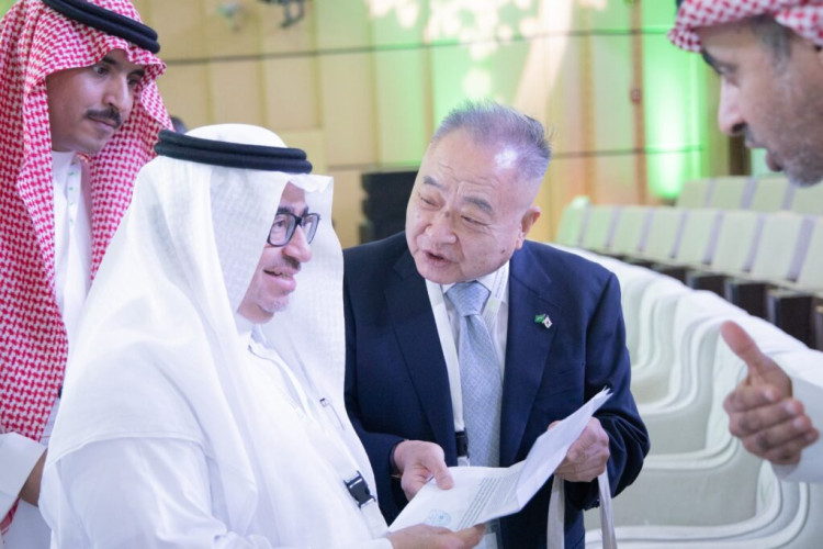 “الغطاء النباتي” يبحث مع رئيس اللجنة السعودية الكورية الاستفادة من تقنيات فصل ومعالجة المياه الرمادية بمشاريع التشجير