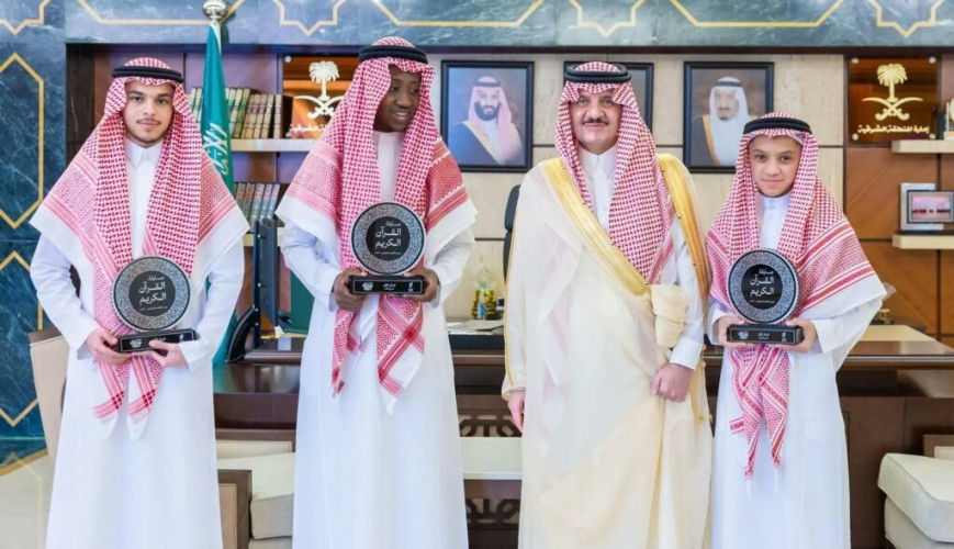 أمير المنطقة الشرقية يكرّم الفائزين في مسابقة القرآن الكريم بموسم نادي القادسية الرمضاني