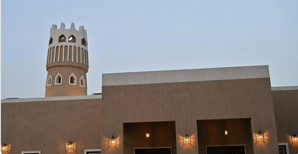 مشروع الأمير محمد بن سلمان لتطوير المساجد التاريخية يُعالج مواد الترميم الحديثة بمسجد الزبير بن العوام ويُعيد له أصالته