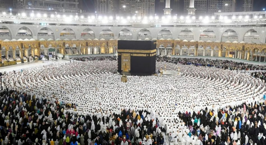 شرفاً وعبادة.. 5 مجالات تطوعية في المسجد الحرام خلال رمضان