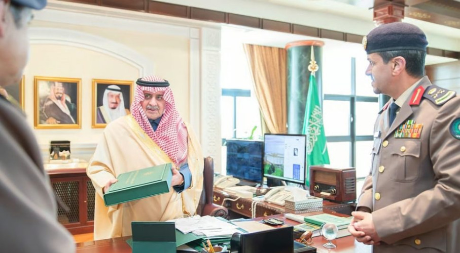 أمير تبوك يطلع على التقرير السنوي لمديرية الدفاع المدني بالمنطقة