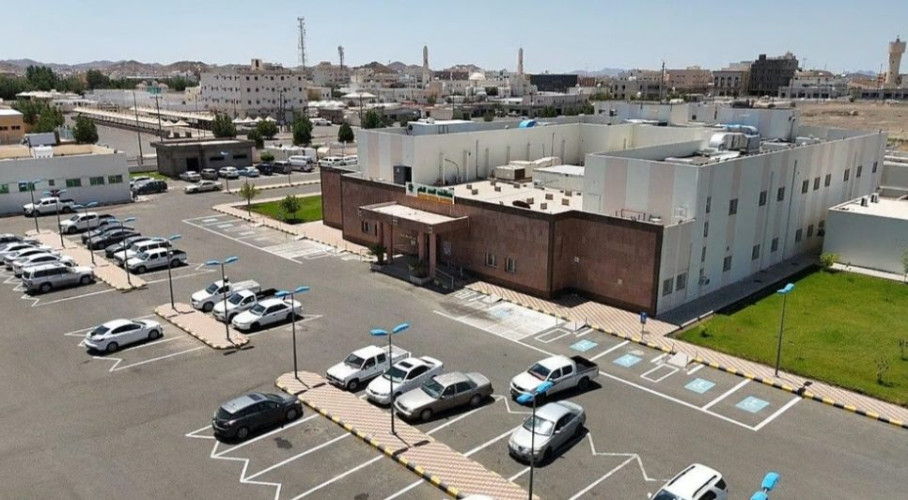 نجاح عملية جراحية معقدة لاستئصال ورم لشاب في مستشفى المهد