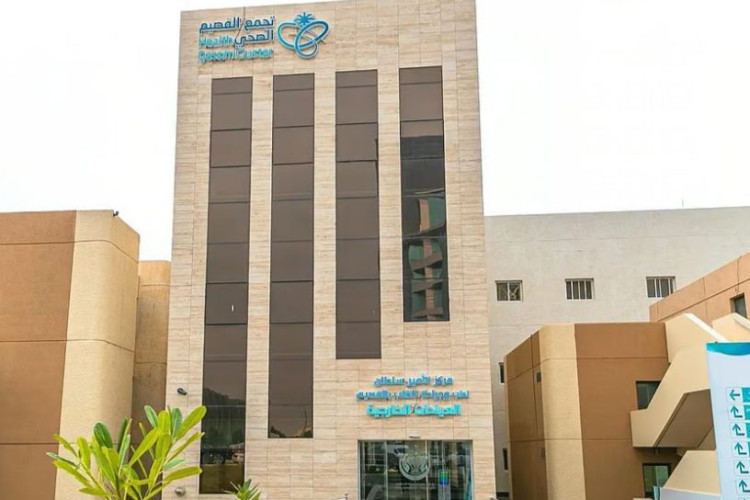 كان لديه ثقب بطيني.. مركز القلب بالقصيم ينقذ حياة طفل يمني بقسطرة قلبية