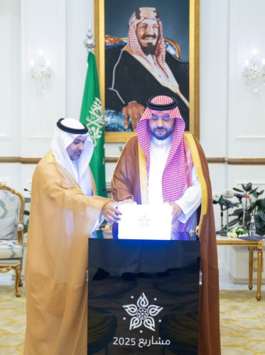 أمير الحدود الشمالية يدشّن مشروعات صحية بأكثر من 322 مليون ريال