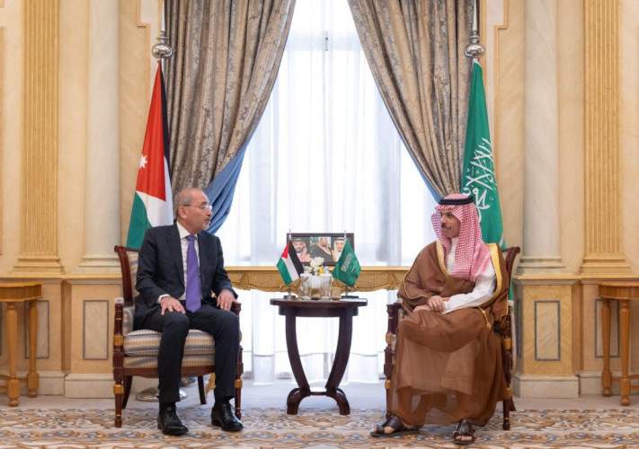 سمو وزير الخارجية يستقبل نائب رئيس الوزراء وزير خارجية الأردن