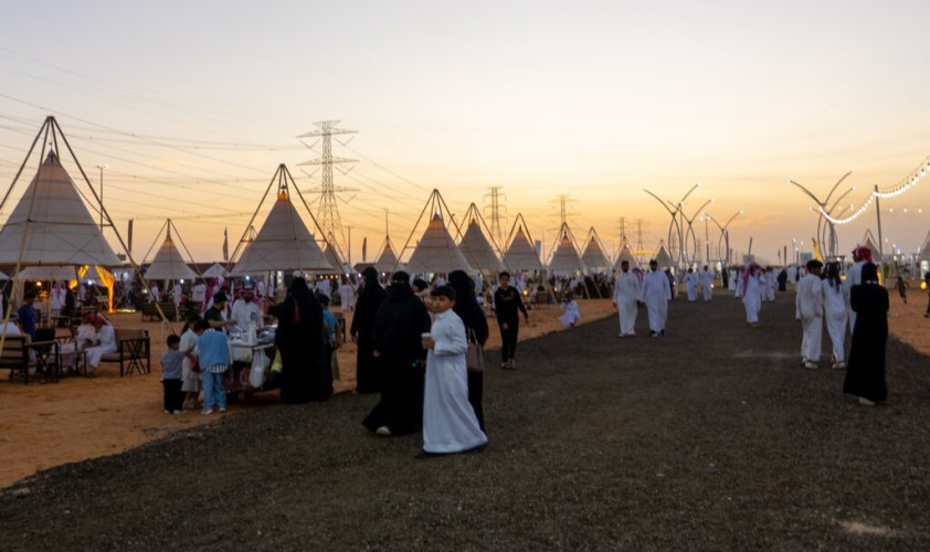 مزاد الإبل بالجوف يواصل تقديم فعالياته وسط تفاعل جماهيري كبير