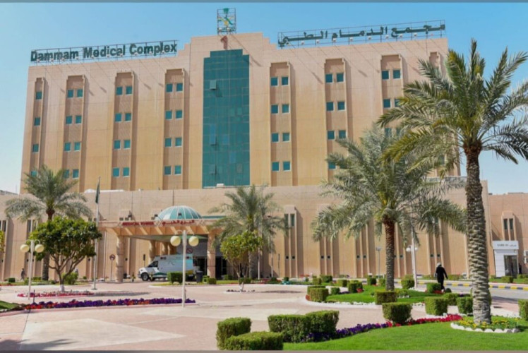 نجاح عملية جراحية نادرة لإعادة وظيفة الفك لشاب بمجمع الدمام