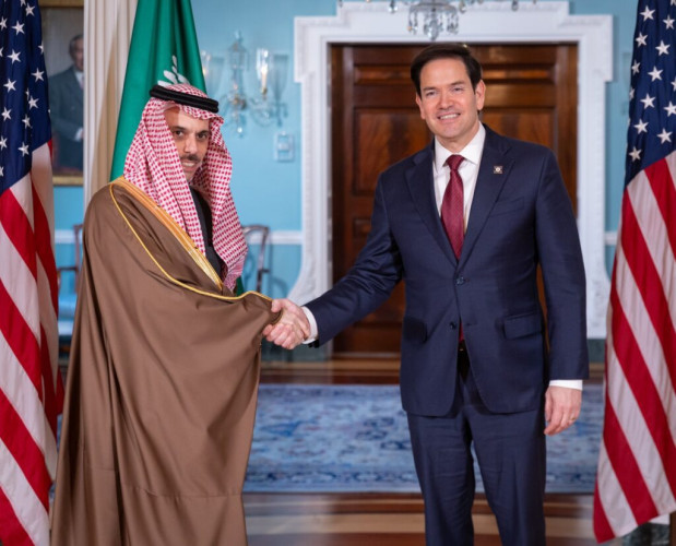 وزير الخارجية يلتقي وزير الخارجية الأمريكي ويستعرضان العلاقات الإستراتيجية بين البلدين الصديقين