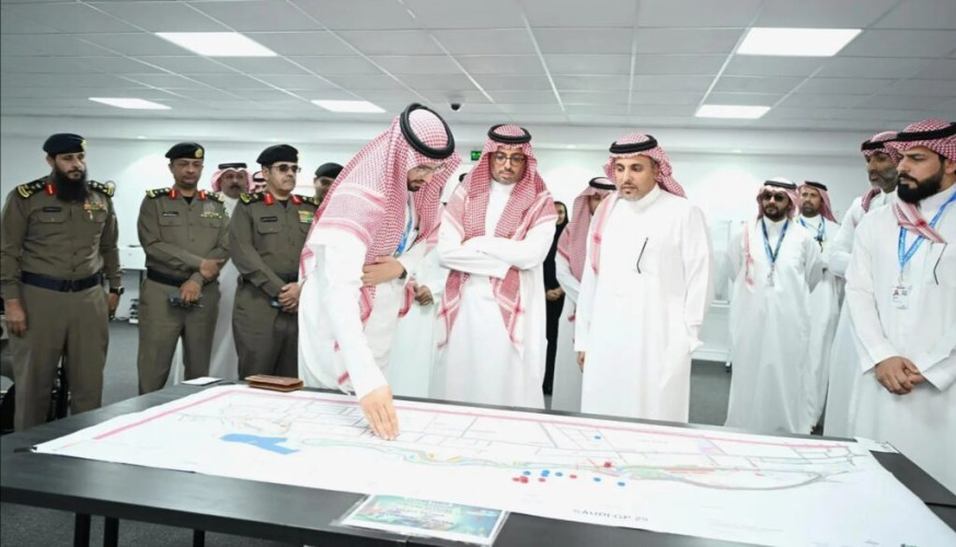 محافظ جدة يتفقد حلبة كورنيش جدة استعدادًا لسباق جائزة السعودية الكبرى stc للفورمولا1