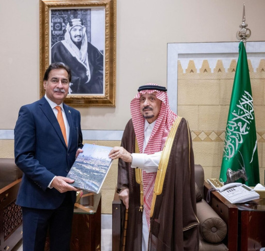 أمير منطقة الرياض يستقبل رئيس الجمعية الوطنية “البرلمان” في جمهورية باكستان الإسلامية