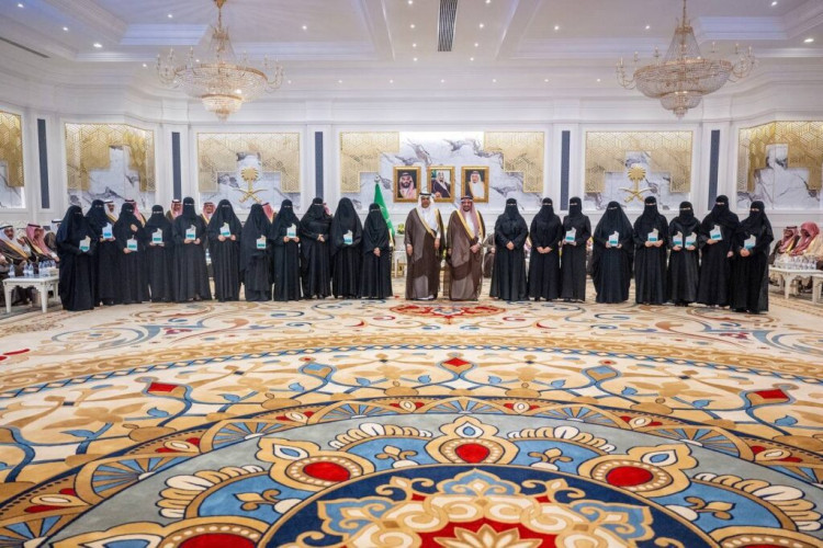 أمير القصيم يكرّم طلبة ومدارس المنطقة المتميزين بمناسبة تحقيق 29 منجزًا تعليميًا محليًا ودوليًا