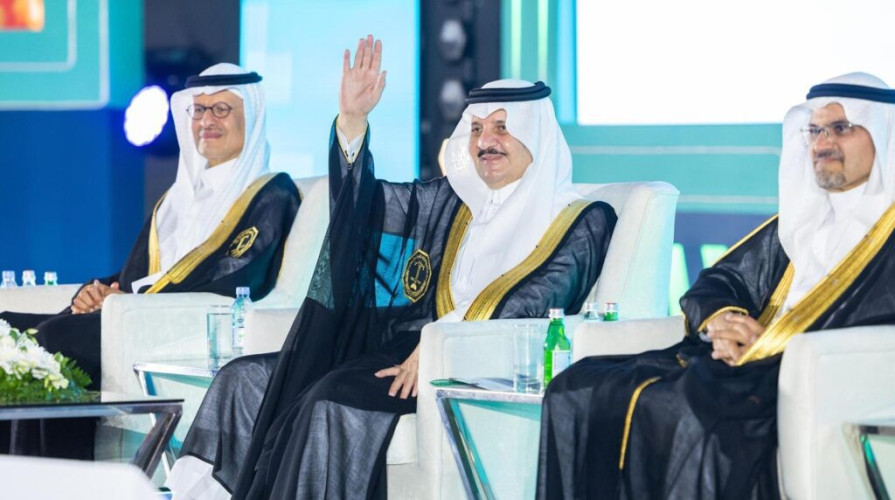 أمير المنطقة الشرقية يرعى حفل تخريج الدفعة الـ 55 من طلاب وطالبات جامعة الملك فهد للبترول والمعادن