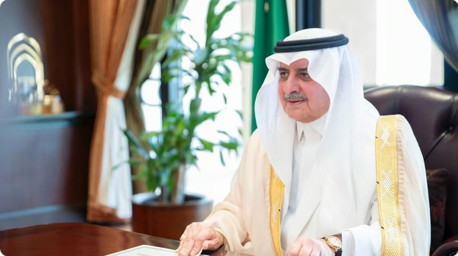 ترأس اجتماع لجنة الحج.. أمير تبوك : خدمة الحجاج والزائرين شرف عظيم ومسؤولية كبيرة